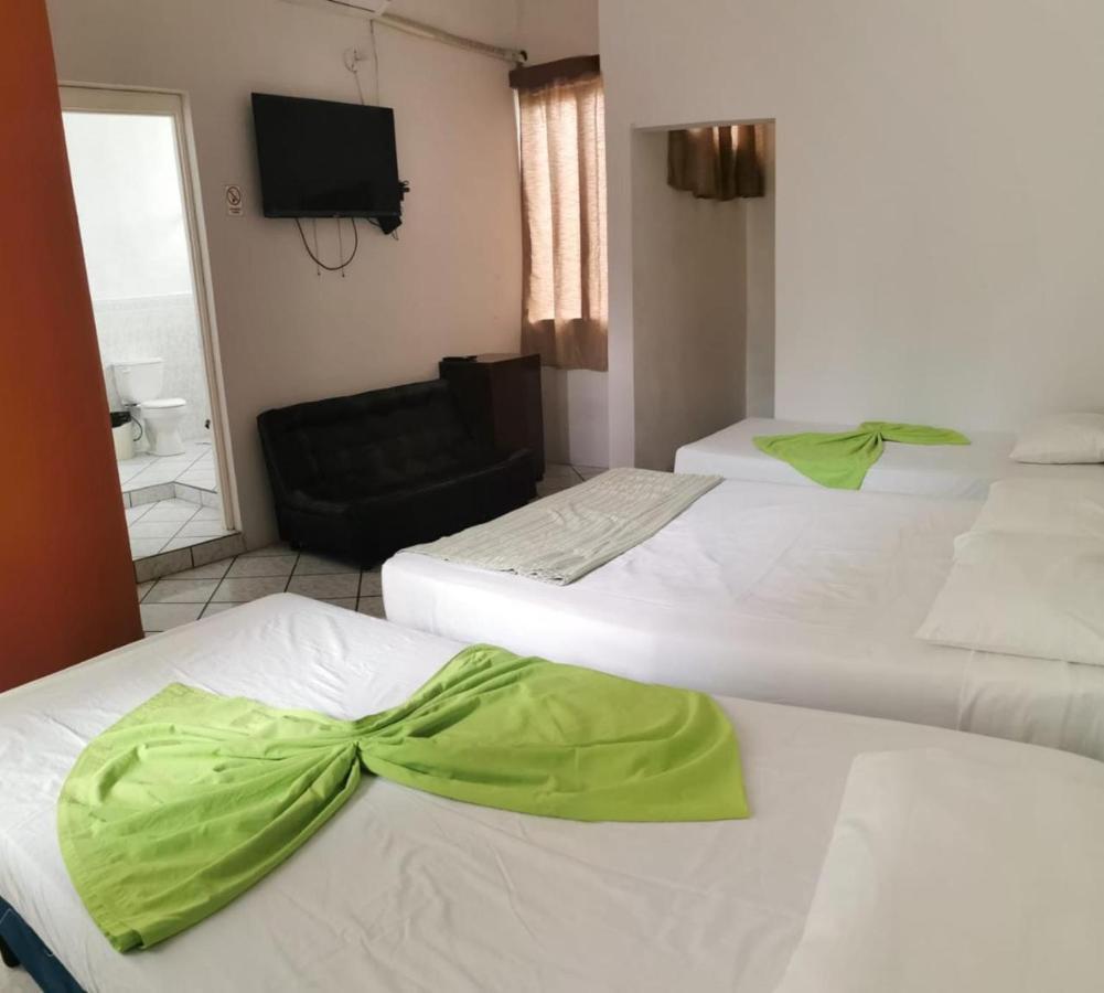 Hostal Tah Itza Флорес Екстериор снимка